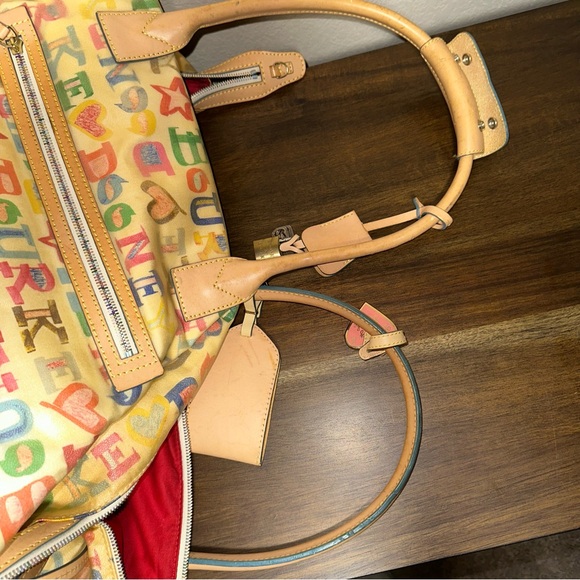 Dooney & Bourke Vintage travel bag. - Picture 6 of 16